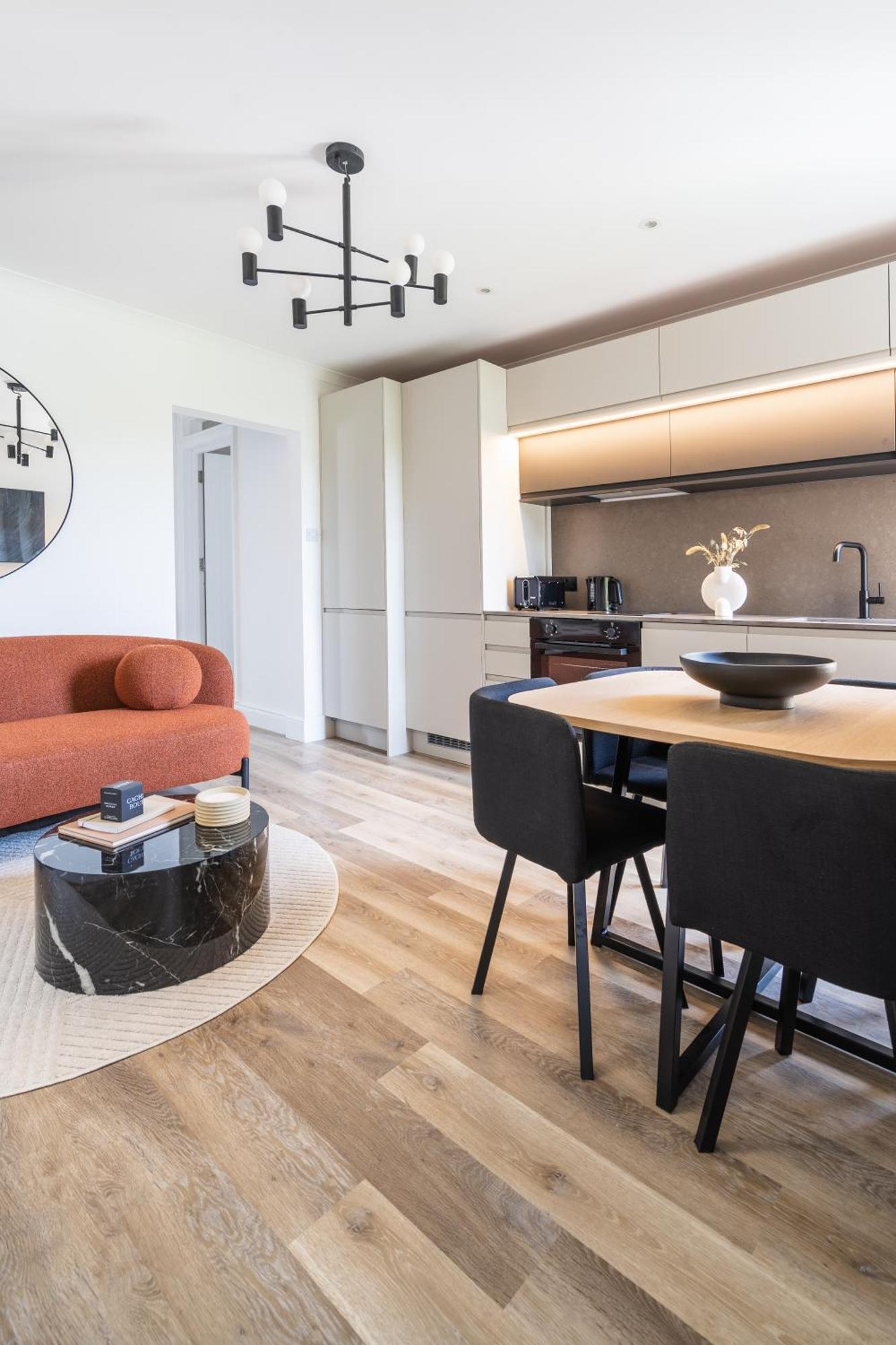 Newly Designed, 2Br Apt, 5Min From Northwood London Tube Station, Nato Hq, Ideal For Wembley, Warner Studio, Contractors Exterior foto